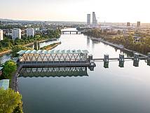 Blick auf das Kraftwerk und den Rhein